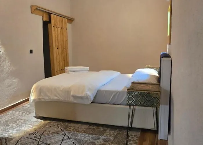 Silenos Stone House Antiq Aparthotel